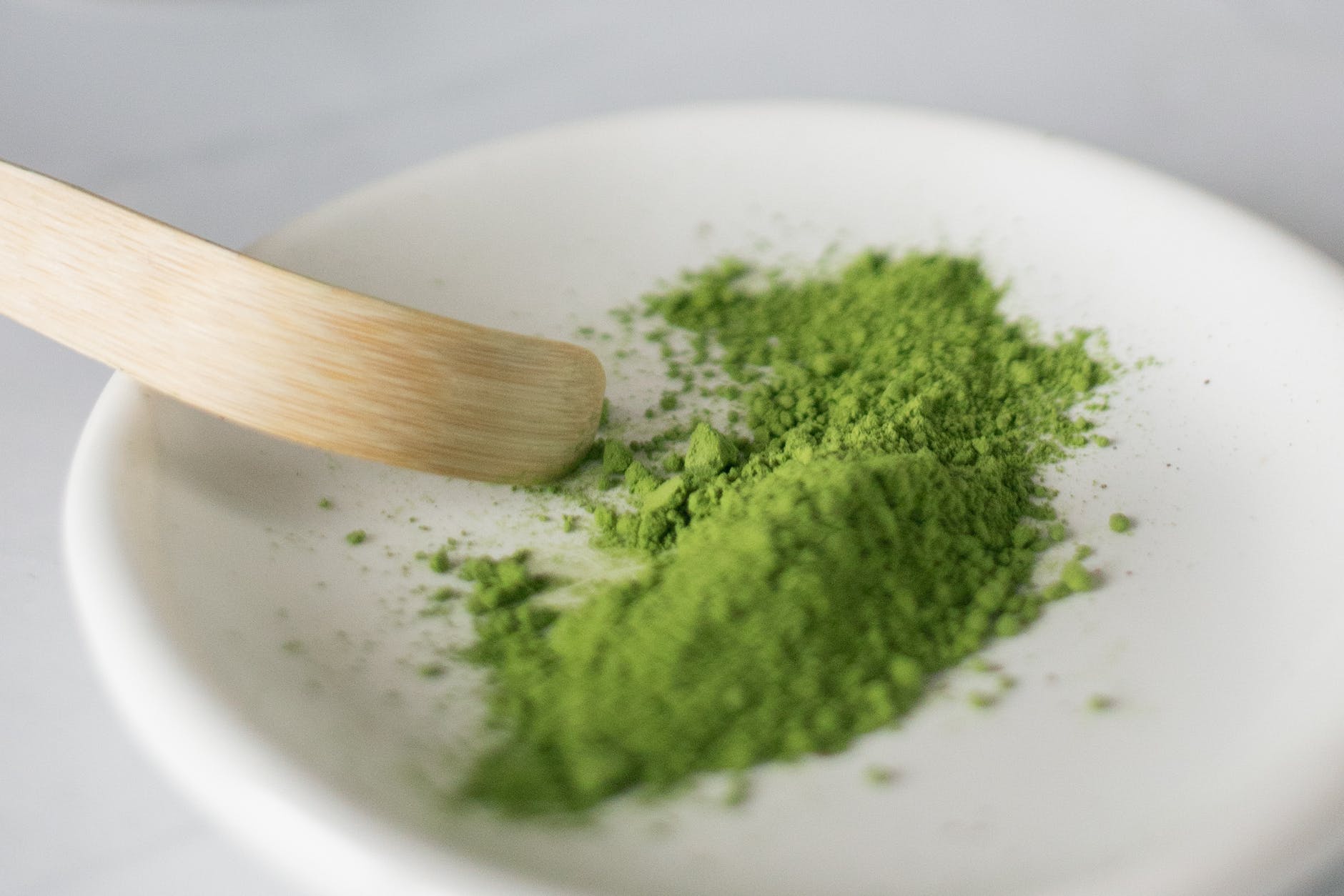 Photo by Monstera on <a href="https://www.pexels.com/photo/dry-green-food-coloring-on-plate-7144915/" rel="nofollow">Pexels.com</a>