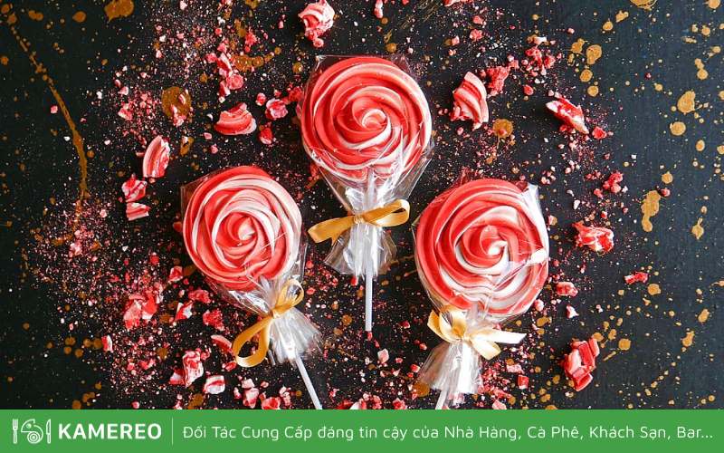 Kẹo mút Lollipop là món ăn vặt không thể thiếu trong ngày Giáng Sinh