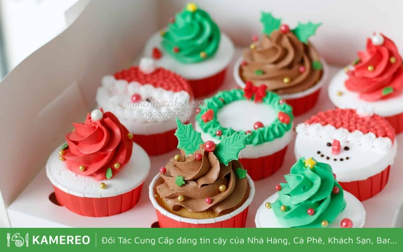 Những chiếc bánh cupcake nhỏ để tráng miệng trong đêm Giáng Sinh