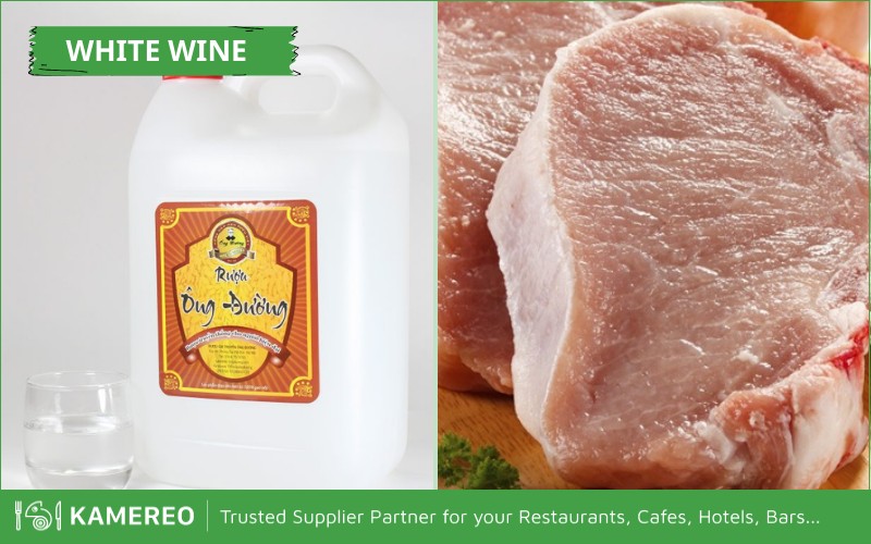 Use wine to marinate fried meat to reduce gaminess and enhance tenderness
