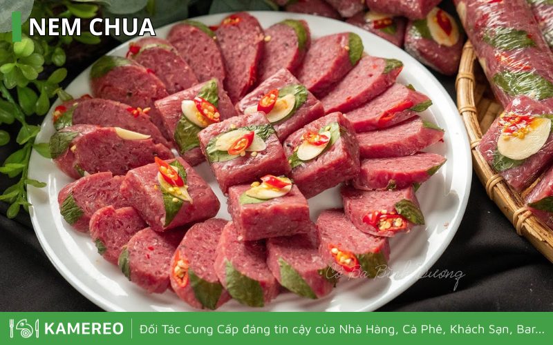 Nem chua là món ăn đặc sản của người dân miền Trung