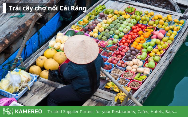 Buying and selling fruits at Cai Rang floating market