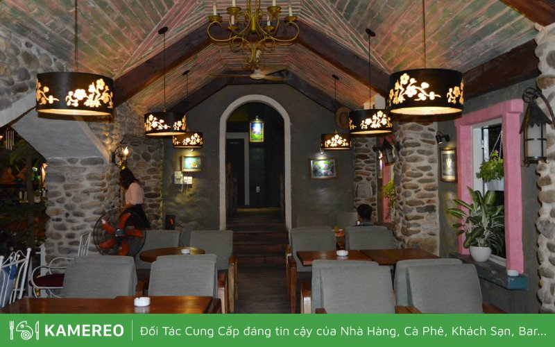 Tuệ Mẫn là một trong những nhà hàng chay lâu đời với không gian ấm cúng