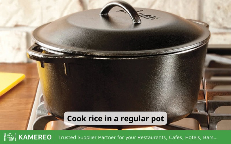 Use a pot with a thick bottom to cook rice