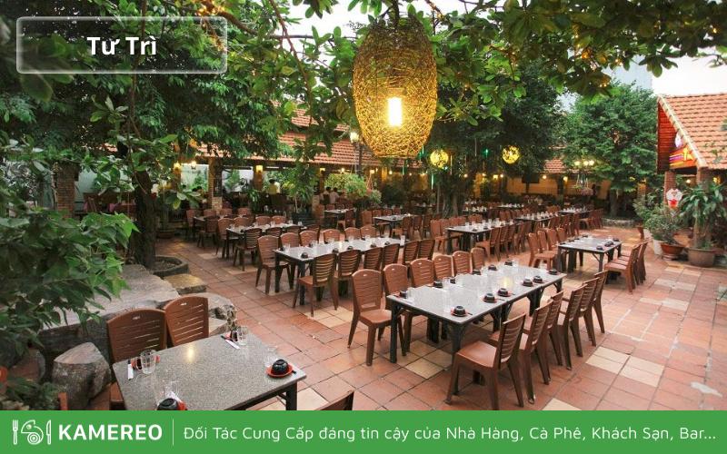 Nhà hàng Tư Trì nổi bật với không gian sân vườn xanh mát