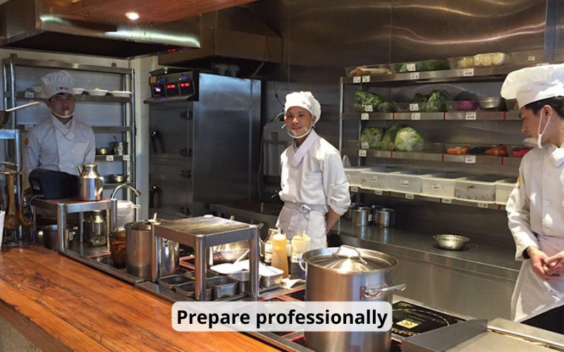 Open kitchen restaurants create professionalism in arranging cooking equipment