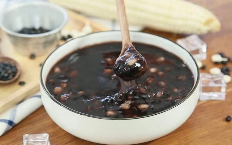 Eating black bean sweet soup on the Qixi Festival may drive away bad luck