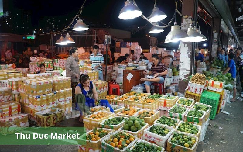 Thu Duc wholesale fruit market is the most common place to wholesale fruits in Ho Chi Minh City