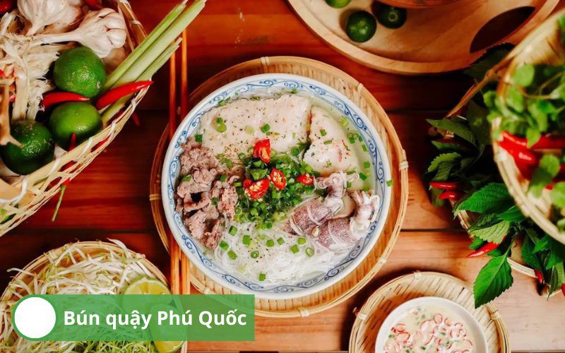 Phu Quoc stir-fried rice noodles with a unique eating style, attracting the curiosity of diners from near and far