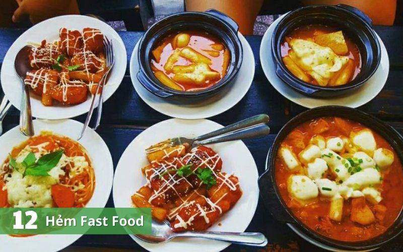 Hẻm Fast Food mang đến nhiều món ăn truyền thống Hàn Quốc với giá cả hợp lý