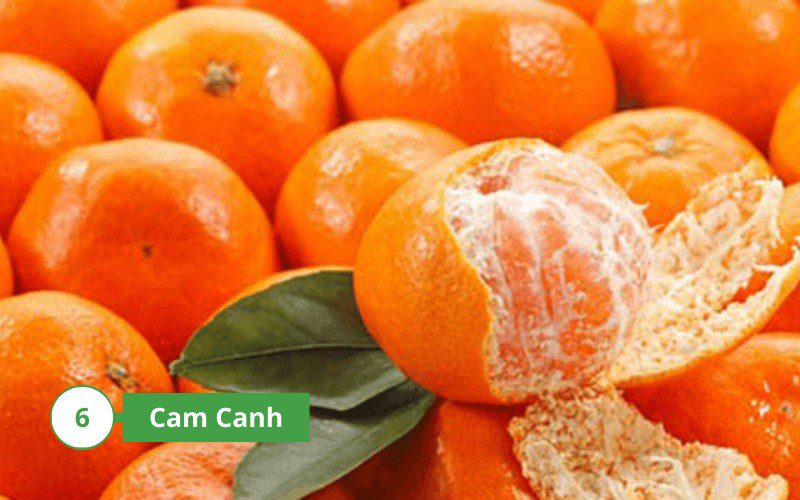 Cam Canh thường được bóc vỏ để ăn trực tiếp 