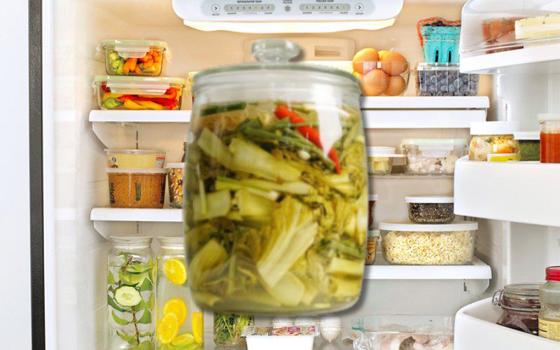 Bạn có thể bảo quản dưa cải muối chua trong tủ lạnh để dùng thời gian dài