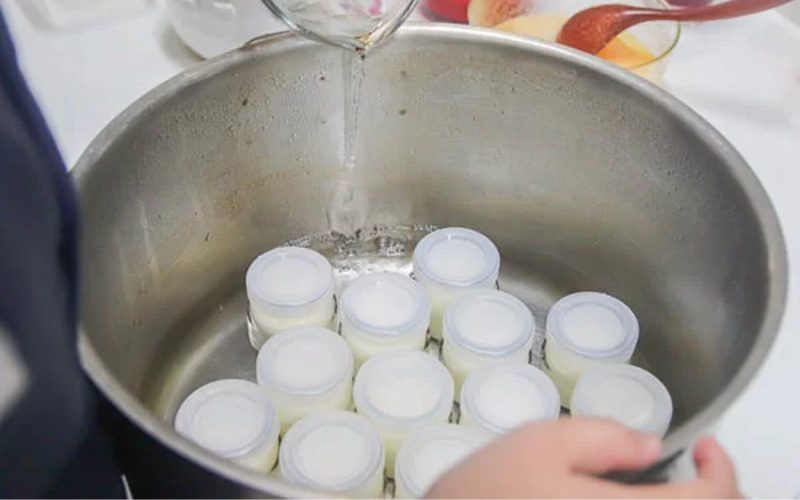 The ideal water temperature for incubating yogurt is between 40-50 degrees Celsius