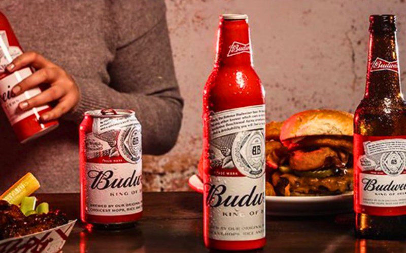 Bia Budweiser Mỹ được sản xuất bởi công ty AB Inbev