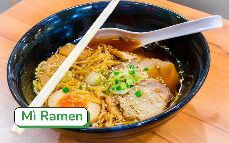 Mì Ramen - Sợi mì vàng tươi trong nước dùng xương heo đậm đà