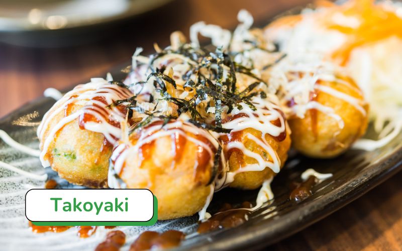 Takoyaki - món bánh bạch tuộc viên tròn, vỏ giòn, nhân mềm