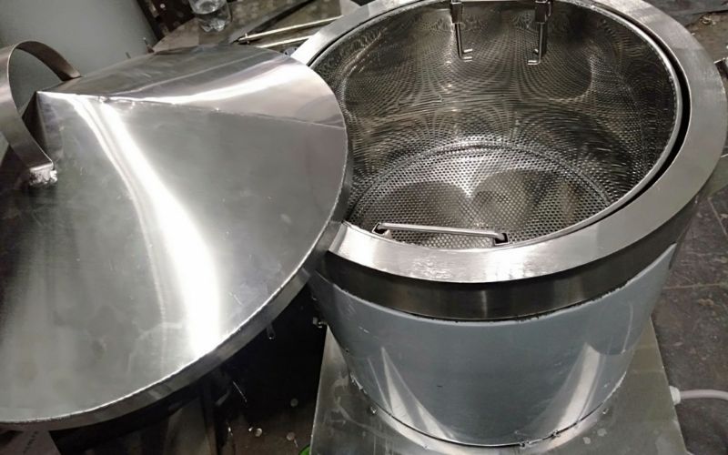 Nồi nấu xôi lạc nên dùng nồi có chức năng hấp, lòng nồi dày, chất liệu giữ nhiệt tốt