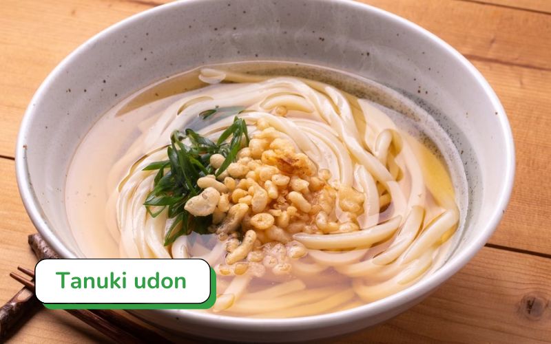 Tanuki Udon: Mì udon nước dùng nóng hổi, điểm xuyết vụn bột tempura chiên giòn