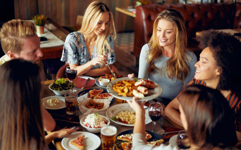 Khách hàng của nhà hàng rất đa dạng