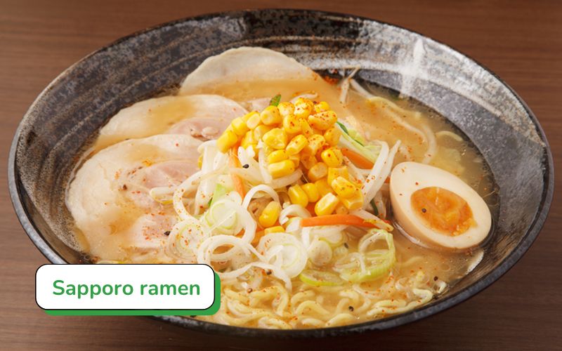Sapporo Ramen là món đặc trưng vùng Hokkaido bởi nước dùng xương heo miso sánh đậm, sợi mì to dày