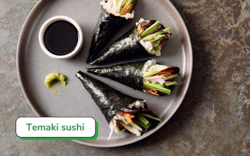 Temaki là loại sushi cuộn tay độc đáo, hình dáng tựa như chiếc phễu