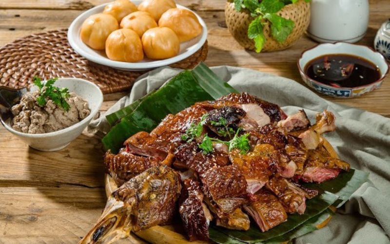 Món ăn của nhà hàng mang đến hương vị chuẩn mực của ẩm thực Việt