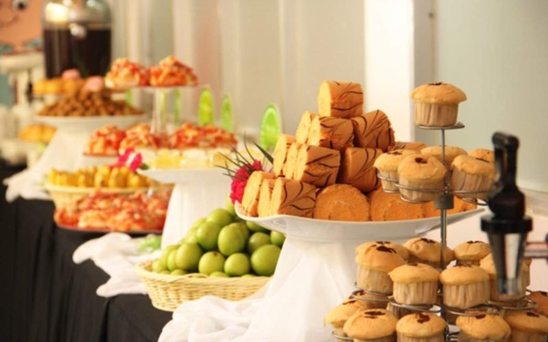 Tea Break là bữa ăn nhẹ với bánh ngọt, đồ uống và trái cây