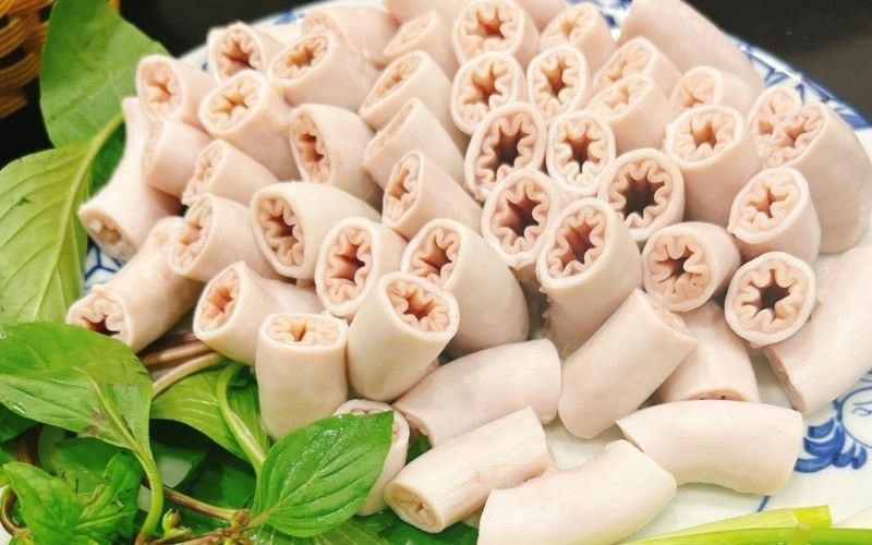 Lòng se điếu là lòng non heo đặc biệt từ lợn cái lâu năm, gầy yếu, hình dáng tựa ống se điếu bát cũ