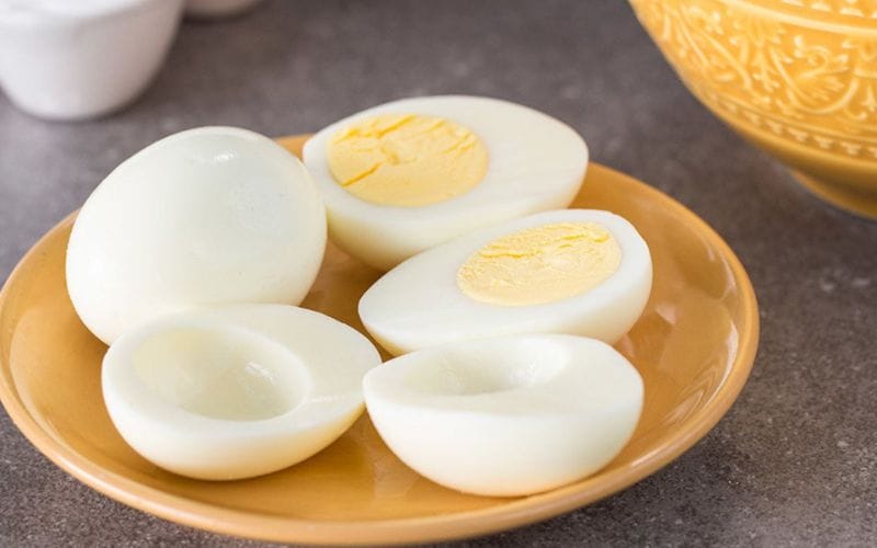 Egg whites provide protein, promoting muscle development and fat reduction
