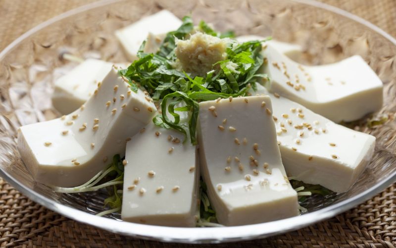 Đậu phụ là nguồn protein chất lượng cao từ đậu nành, hỗ trợ tăng cơ cho người ăn chay