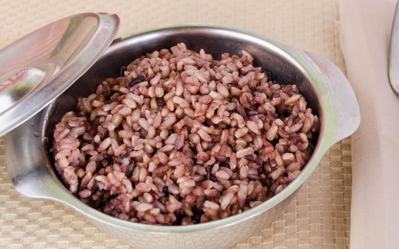 Gạo lứt chứa protein và amino axit thiết yếu