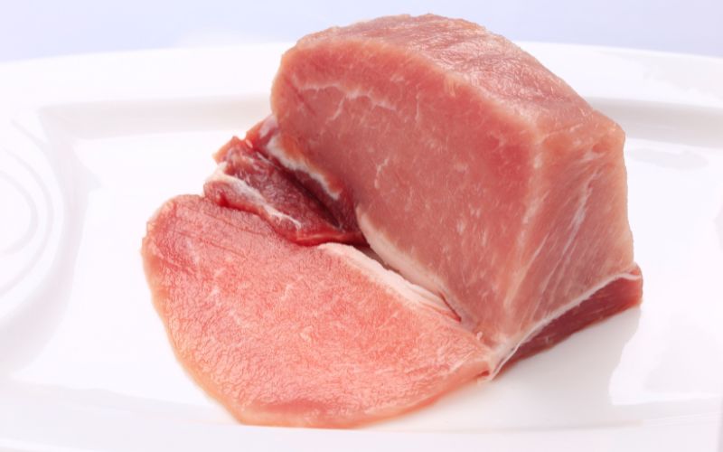 Thịt lợn nạc cung cấp protein với lượng chất béo thấp, hỗ trợ tăng cơ lành mạnh