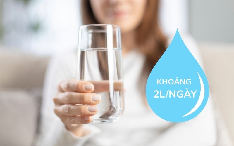 Thực đơn ăn uống khoa học cần duy trì đủ lượng nước (khoảng 2 lít/ngày) và vận động thường xuyên