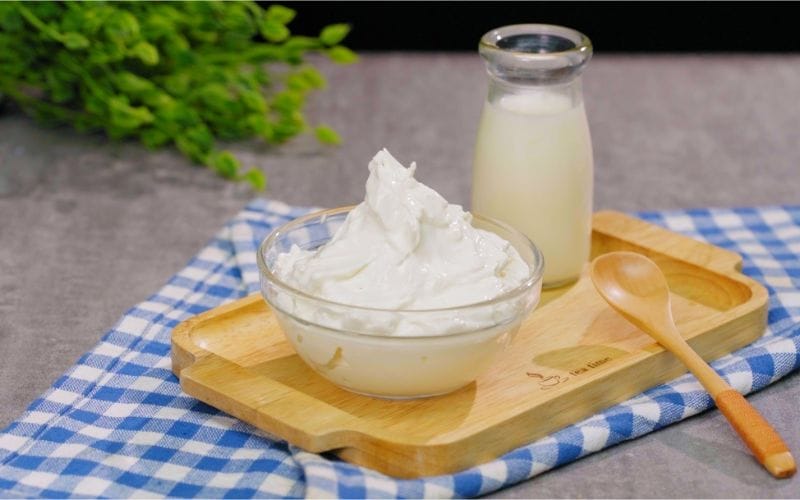 Sữa chua Hy Lạp giúp tăng cường đề kháng, tạo cảm giác no, hỗ trợ eat clean