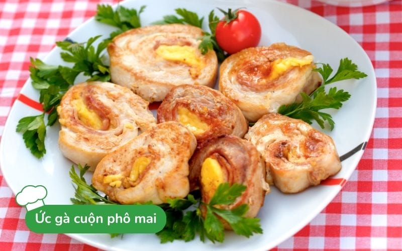 Ức gà cuộn phô mai mềm ẩm, béo ngậy, giòn rụm bên ngoài