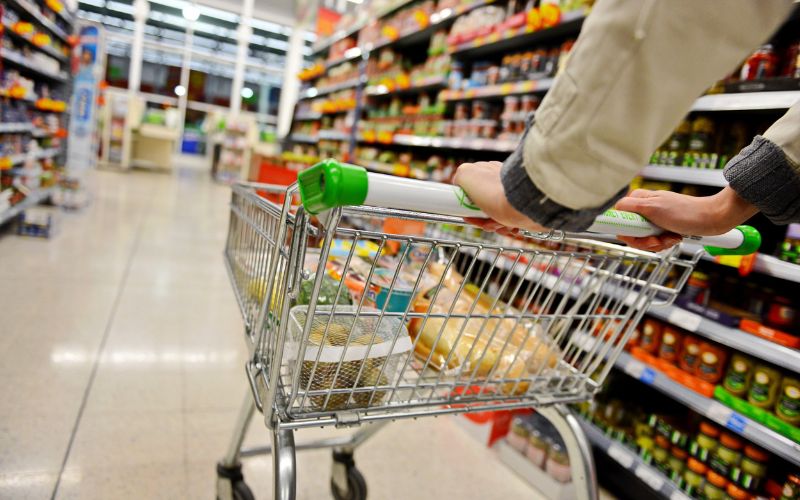 Plan your healthy grocery shopping weekly to control your diet more effectively