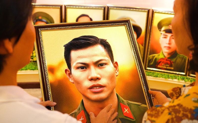 Tô Vĩnh Diện sacrificed himself to wedge the artillery at Dien Bien Phu, protecting the unit's firepower