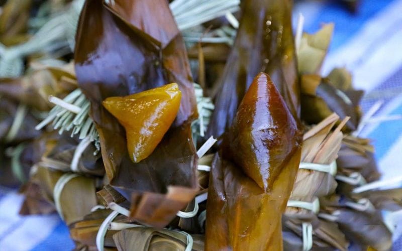 Banh u tro: A characteristic cake symbolizing family reunion