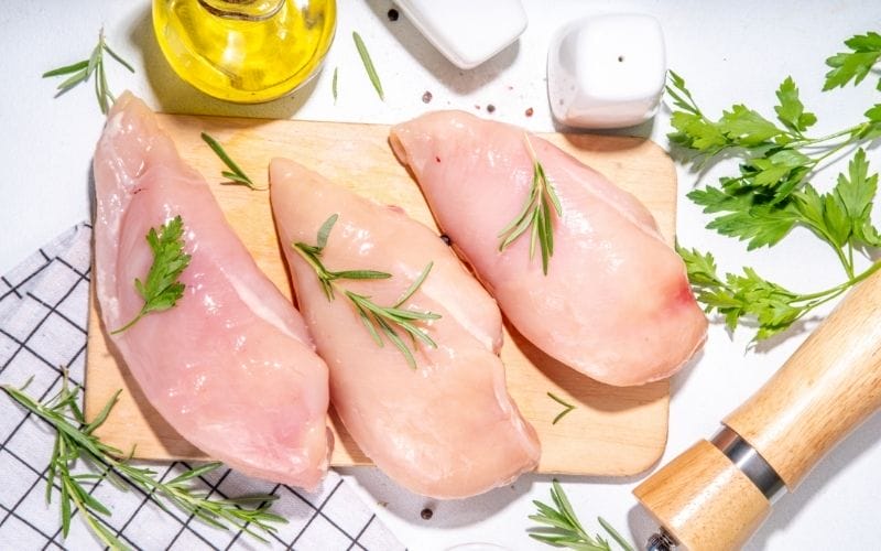 Choose fresh, skinless chicken breast, prioritize healthy cooking methods like boiling, steaming, grilling