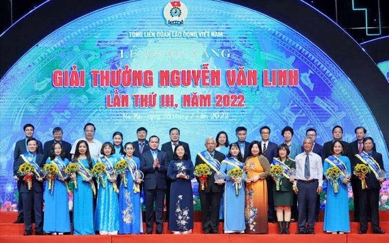 Giải thưởng Nguyễn Văn Linh thường được trao nhân dịp kỷ niệm ngày thành lập Công đoàn Việt Nam