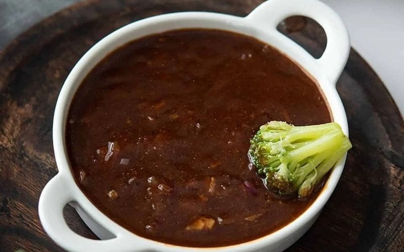 Sốt tiêu đen là lựa chọn cổ điển cho món bò áp chảo