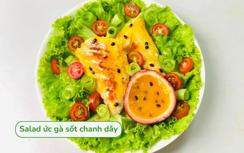 Salad ức gà sốt chanh dây chua ngọt đặc trưng, lý tưởng cho ngày nóng