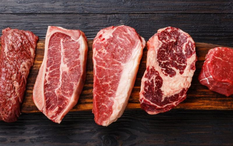 Ưu tiên chọn phần thịt có xen mỡ để giữ độ mềm và ngọt tự nhiên