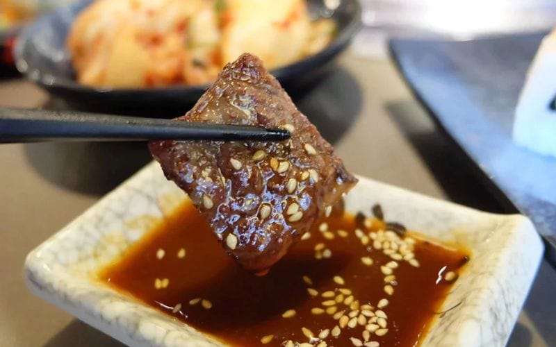 Nước chấm kiểu Nhật có vị ngọt thanh, phù hợp với thịt và hải sản