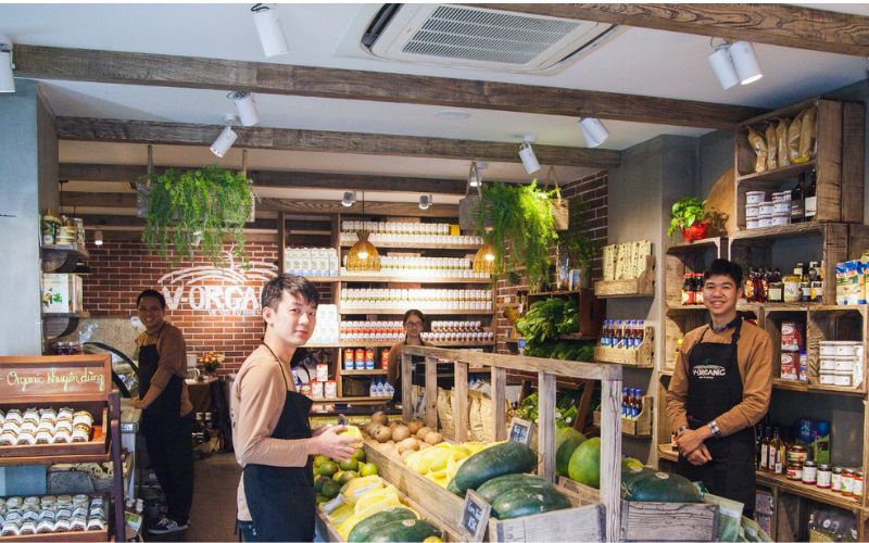 V‑Organic cung cấp đa kênh gồm bán tại cửa hàng, online và giao hàng tận nơi