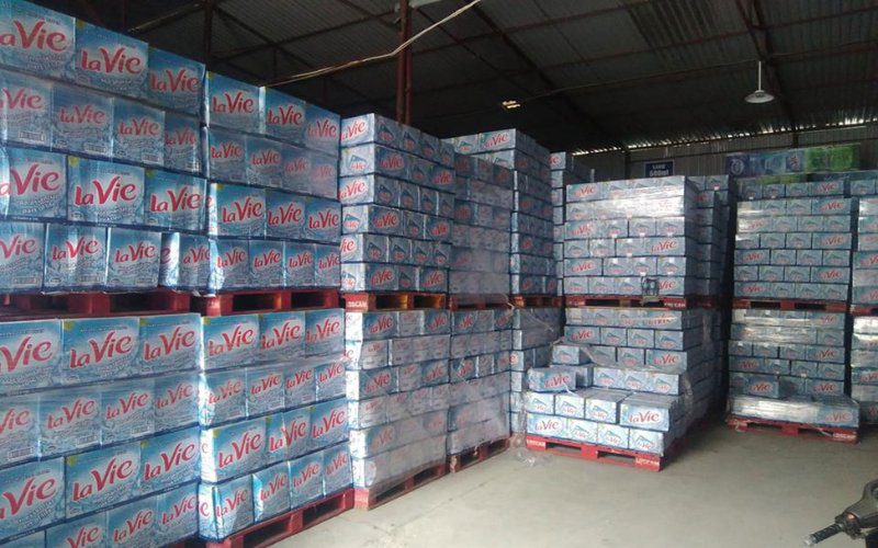 Kho bãi rộng rãi với khả năng cung ứng nước khoáng LaVie số lượng lớn