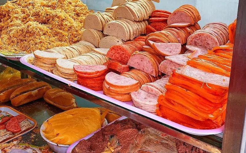 Cường Thịnh Fuhesa Food là đơn vị cung cấp giò chả và thịt nguội cho nhiều cửa hàng bánh mì