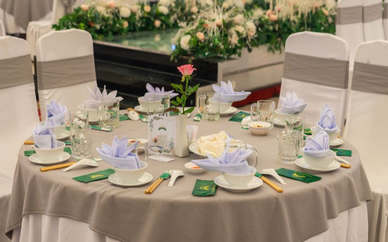 Quy trình set up bàn tiệc Á theo phong cách truyền thống