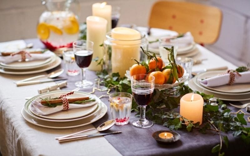 Arranging water and wine glasses appropriately on a European dining table