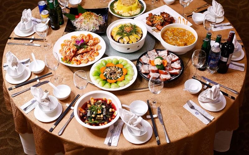 Formal lunch table with an elegant arrangement